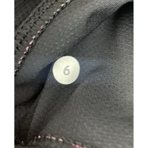 Lululemon Black Petal Pop Floral Multi Tame Me Tank Top Women's Size 6 Gym - Picture 6 of 6